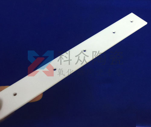 在獲得高純氧化鋁粉體后如何燒結制備胚體？